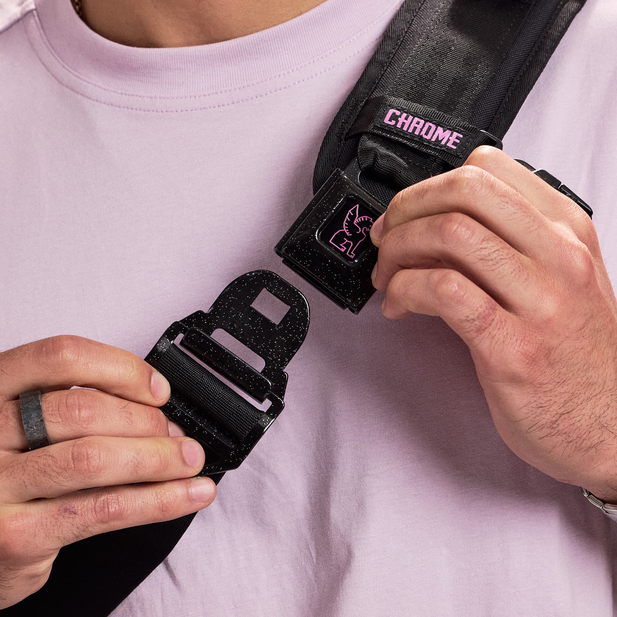 The buckle of the back of the Kadet Max in Pride Rio Rose Black #color_rio rose black
