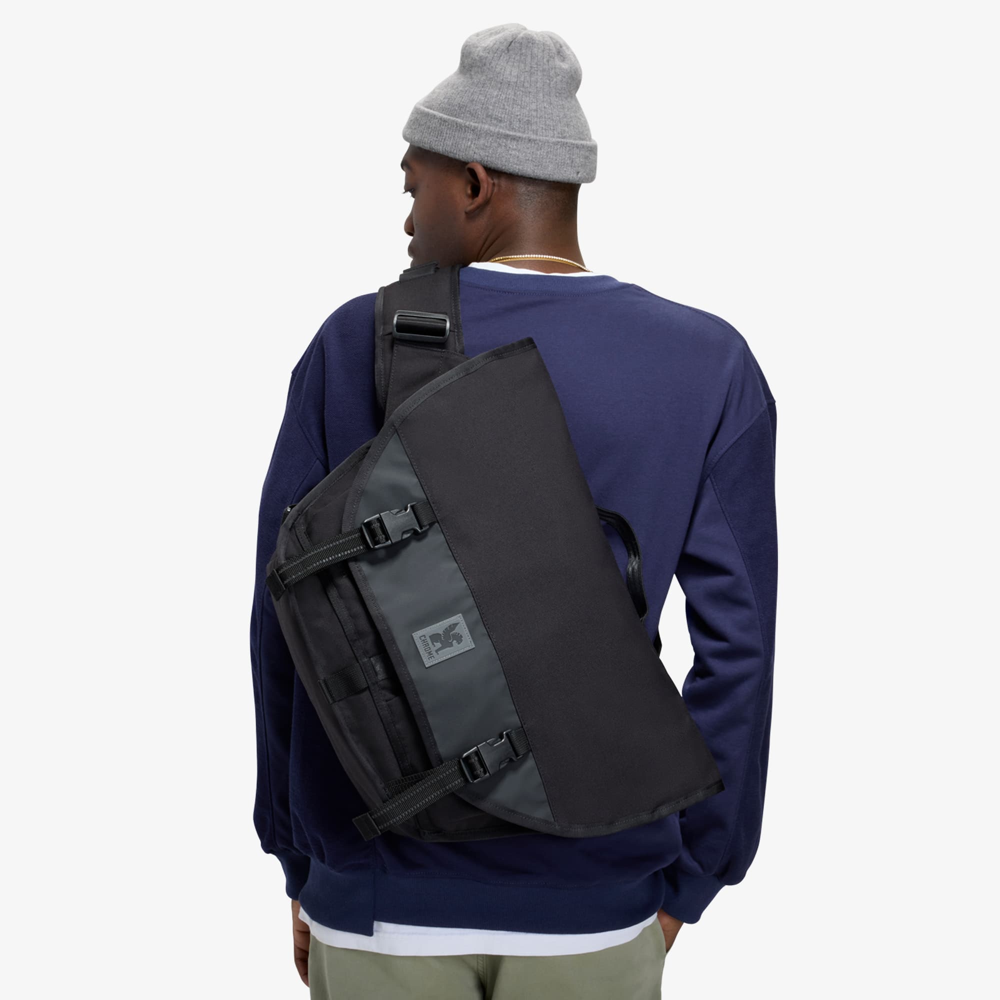 The 15L Citizen worn by a man #color_indigo