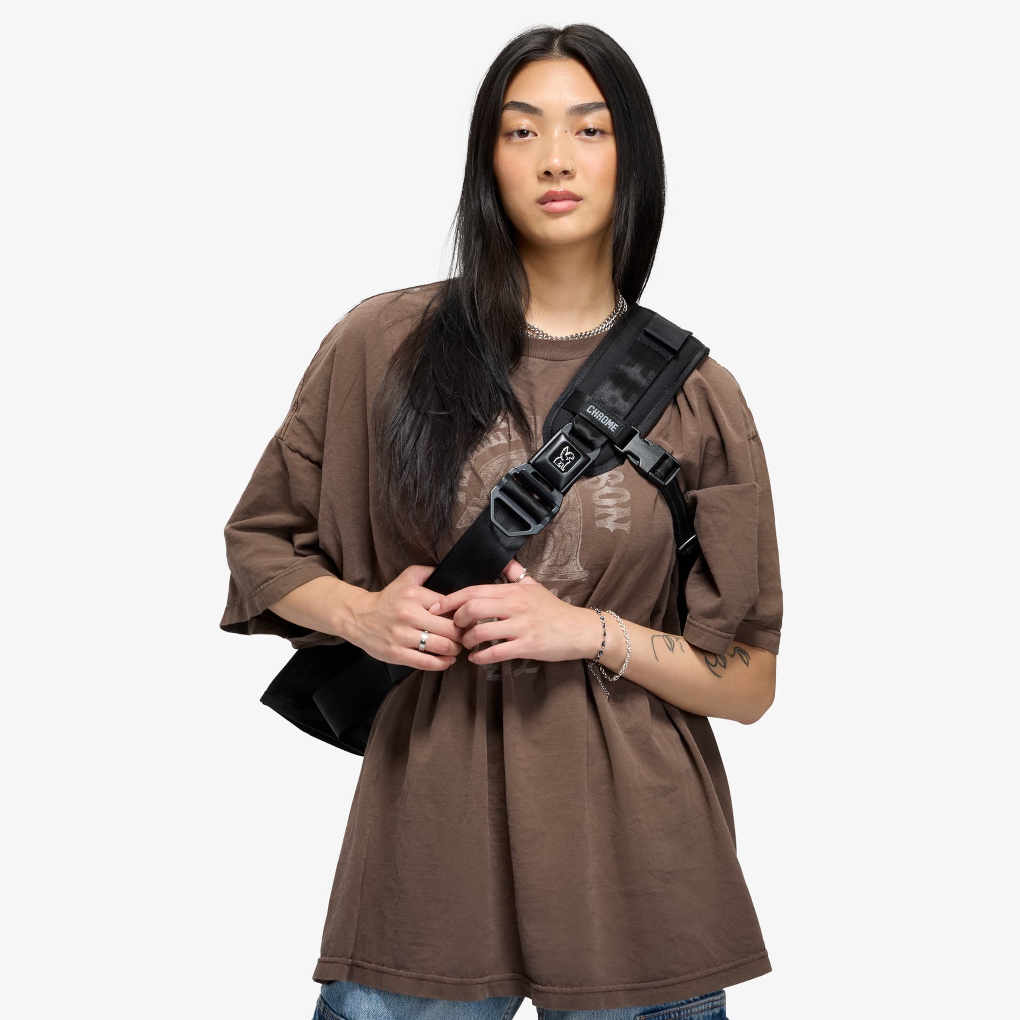 The new Citizen front buckle worn by a woman #color_royale