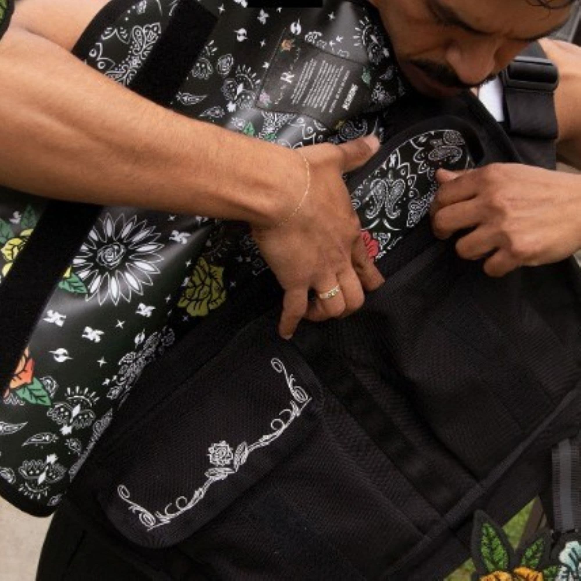 Pride citizen showing the pocket detail stitching #color_rio rose black